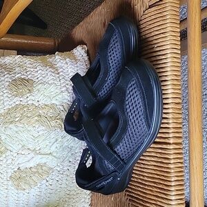 Orthofeet Sanibel, adjustable black suede/mesh loafers, size 8B